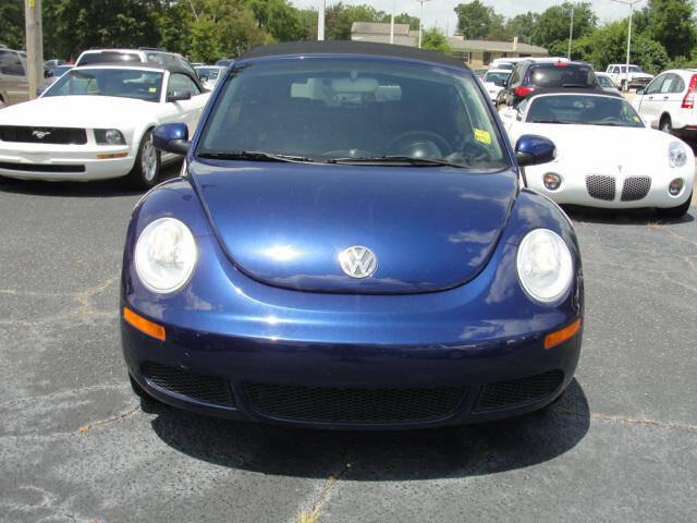 Volkswagen New Beetle 2006 photo 2