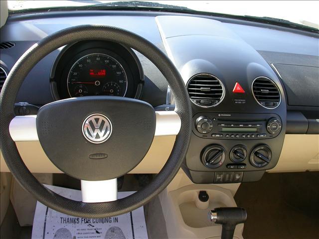 Volkswagen New Beetle 2006 photo 1