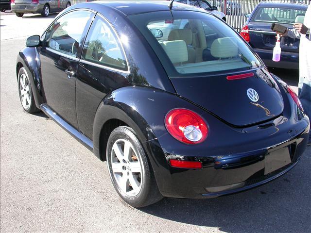 Volkswagen New Beetle 2006 photo 2