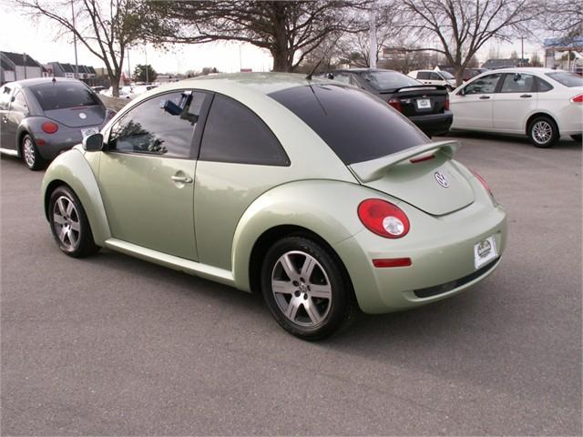 Volkswagen New Beetle 2006 photo 5