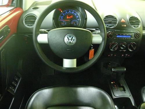 Volkswagen New Beetle 2006 photo 1