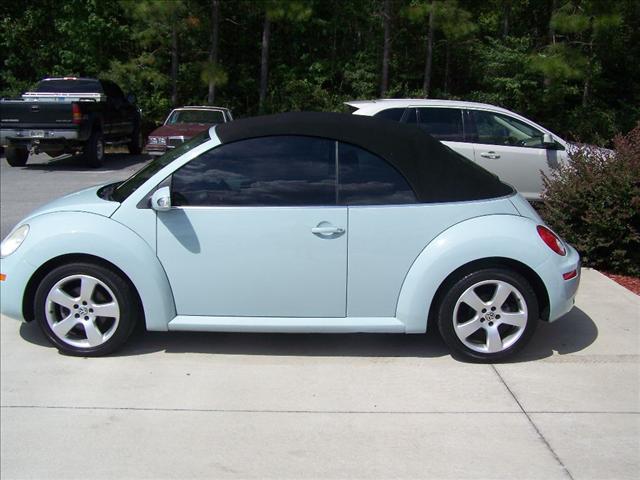 Volkswagen New Beetle 2006 photo 2