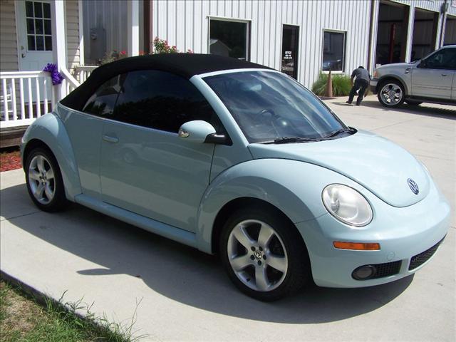 Volkswagen New Beetle 2006 photo 4