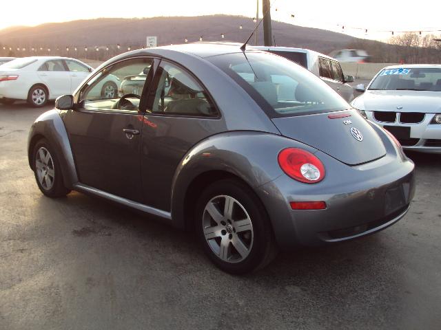 Volkswagen New Beetle 2006 photo 2