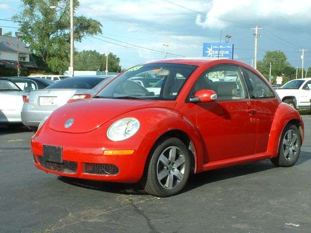 Volkswagen New Beetle 2006 photo 2