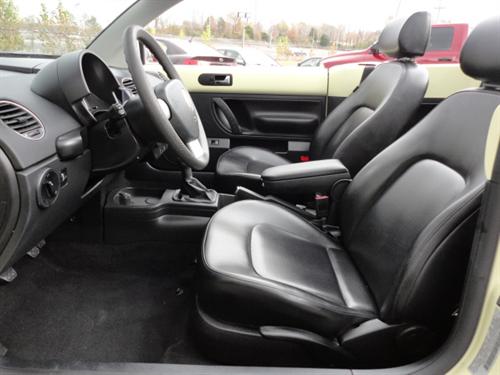 Volkswagen New Beetle 2006 photo 2
