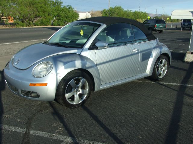 Volkswagen New Beetle 2006 photo 1