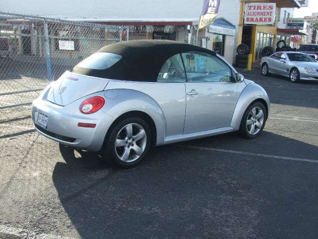 Volkswagen New Beetle 2006 photo 2