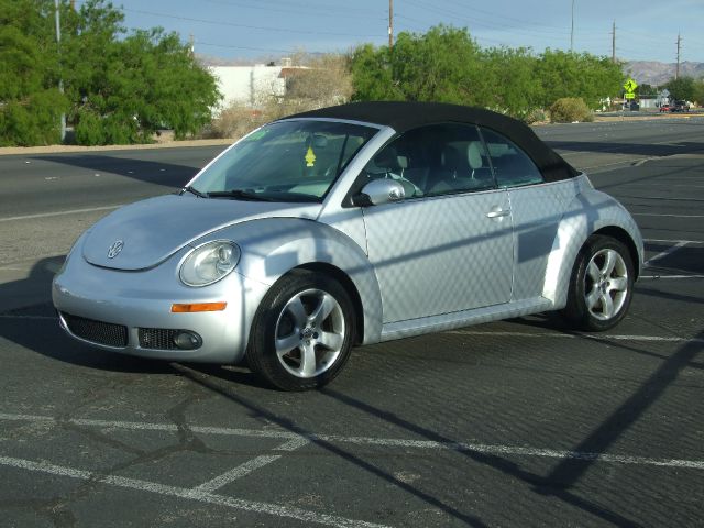 Volkswagen New Beetle 2006 photo 4