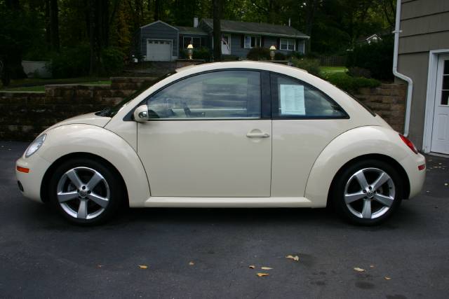 Volkswagen New Beetle 2006 photo 1