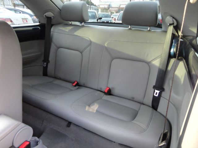 Volkswagen New Beetle 2006 photo 1