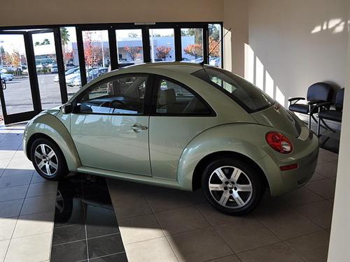 Volkswagen New Beetle 2006 photo 2