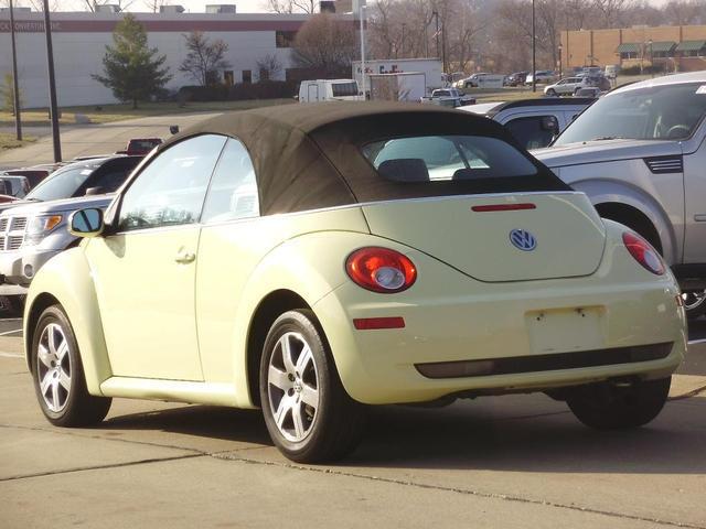 Volkswagen New Beetle 2006 photo 2