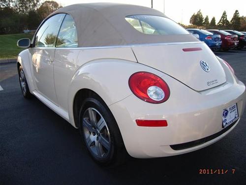 Volkswagen New Beetle 2006 photo 2