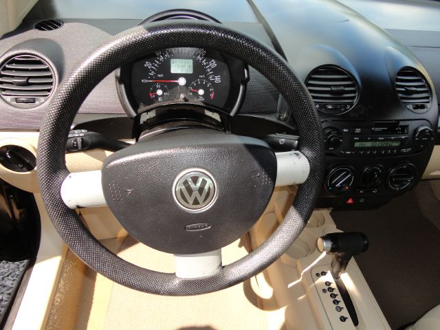 Volkswagen New Beetle 2006 photo 2