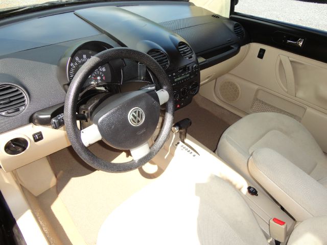 Volkswagen New Beetle 2006 photo 4
