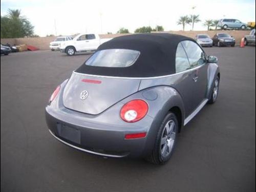 Volkswagen New Beetle 2006 photo 3