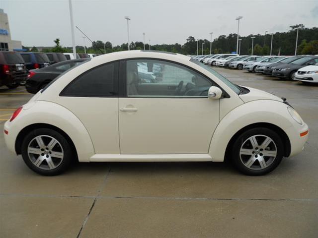 Volkswagen New Beetle 2006 photo 1