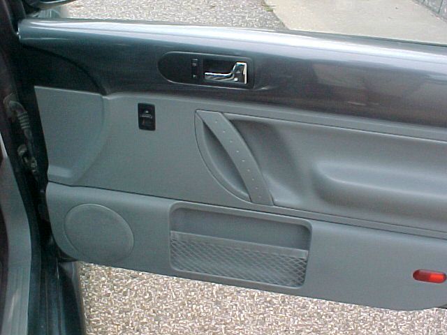 Volkswagen New Beetle 2006 photo 2