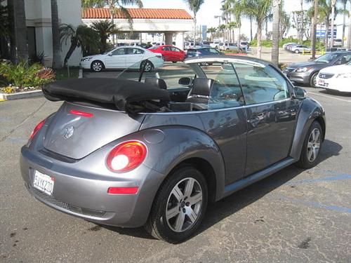 Volkswagen New Beetle 2006 photo 1