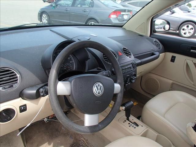 Volkswagen New Beetle 2006 photo 1