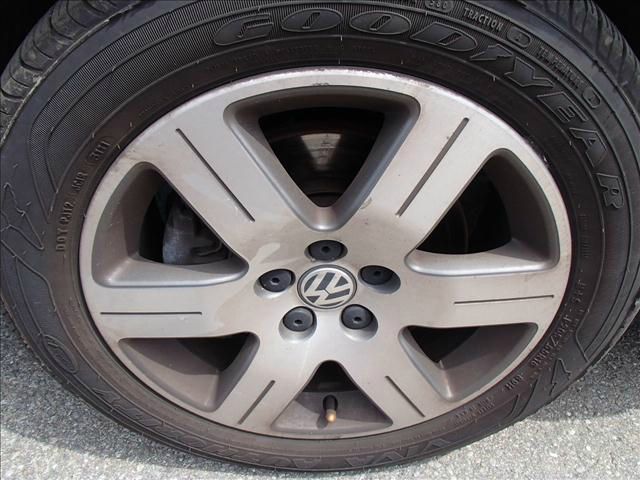 Volkswagen New Beetle 2006 photo 2