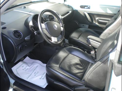 Volkswagen New Beetle 2006 photo 2