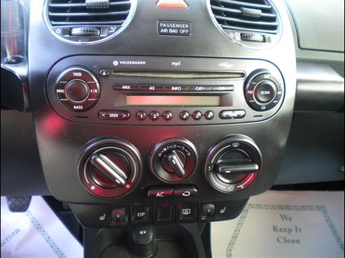 Volkswagen New Beetle 2006 photo 4