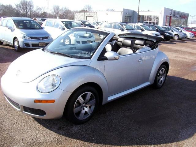 Volkswagen New Beetle 2006 photo 2