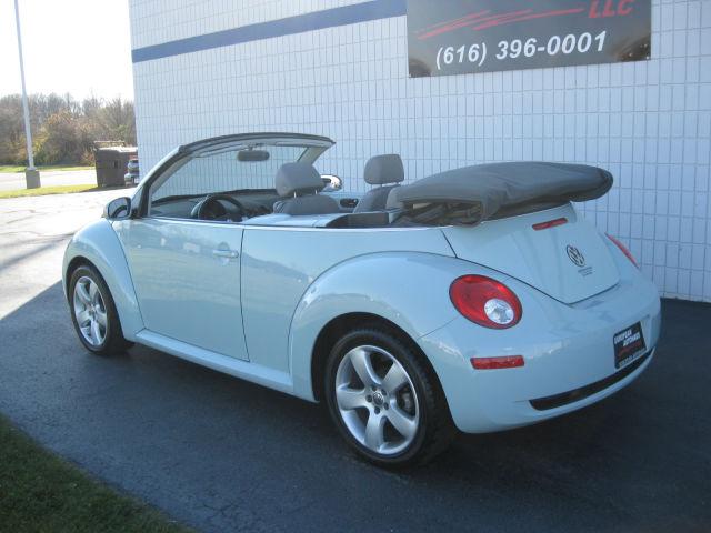 Volkswagen New Beetle 2006 photo 2