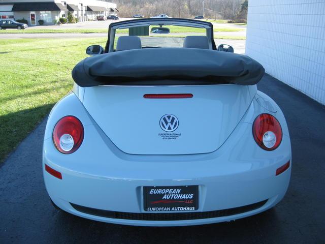 Volkswagen New Beetle 2006 photo 3