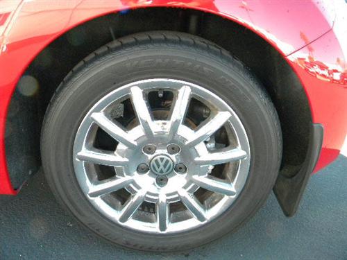 Volkswagen New Beetle 2006 photo 4