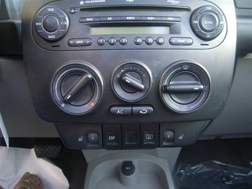 Volkswagen New Beetle 2006 photo 1