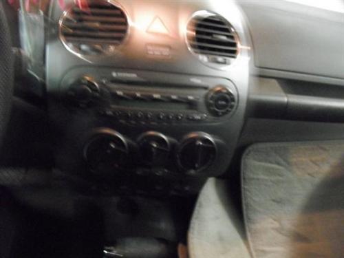 Volkswagen New Beetle 2006 photo 4