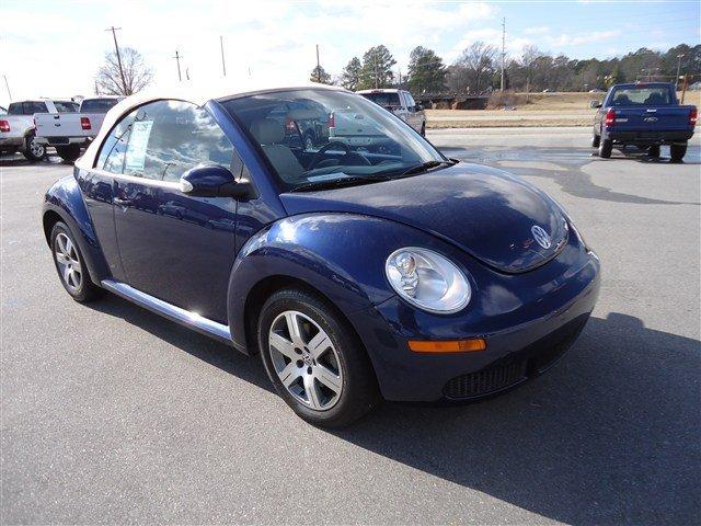 Volkswagen New Beetle 2006 photo 2