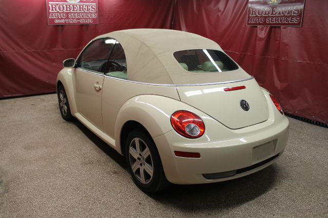 Volkswagen New Beetle 2006 photo 3