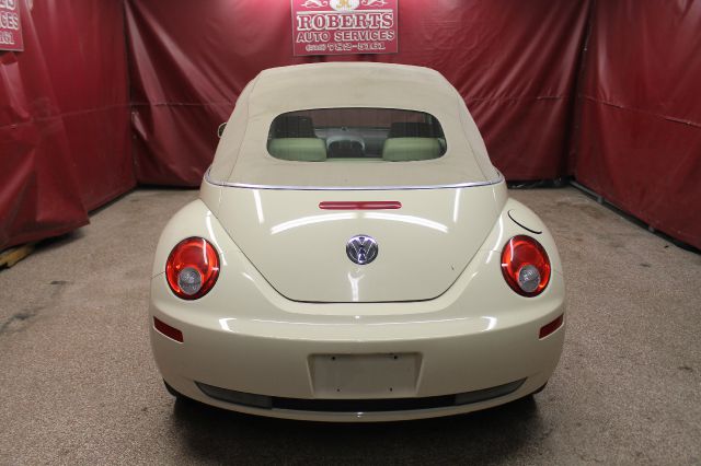 Volkswagen New Beetle 2006 photo 4