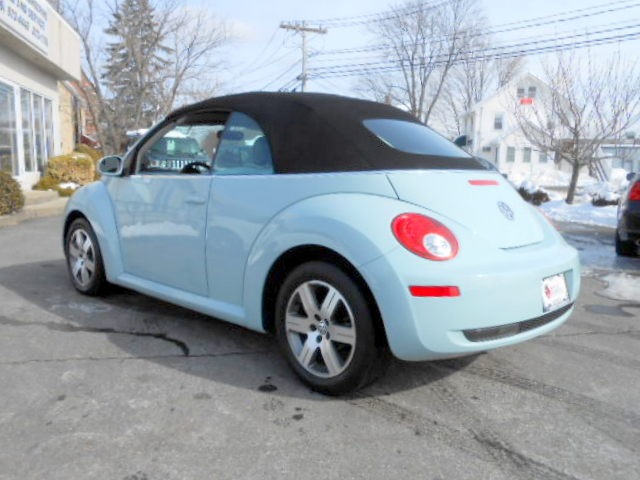 Volkswagen New Beetle 2006 photo 1