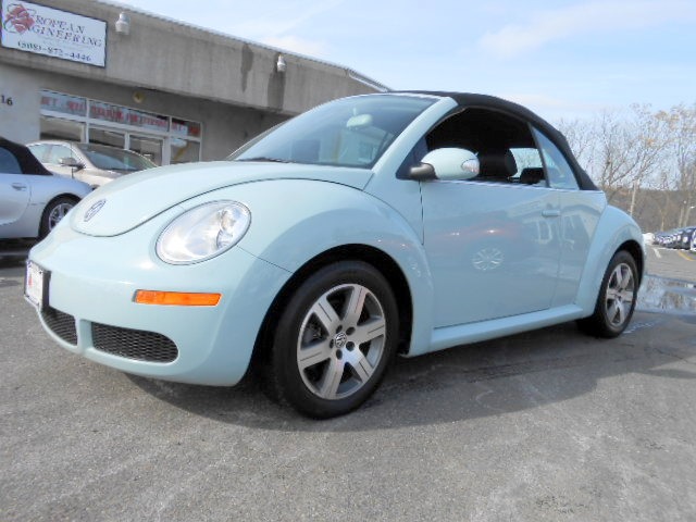 Volkswagen New Beetle 2006 photo 2