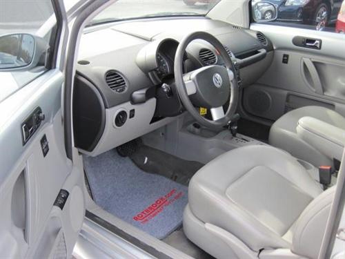 Volkswagen New Beetle 2006 photo 2