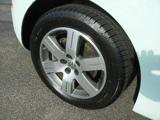 Volkswagen New Beetle 2006 photo 1