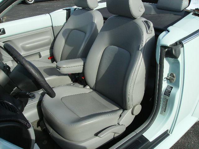 Volkswagen New Beetle 2006 photo 2