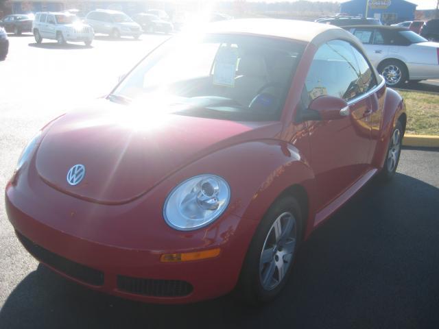 Volkswagen New Beetle 2006 photo 2
