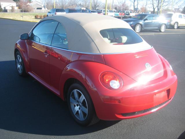 Volkswagen New Beetle 2006 photo 1