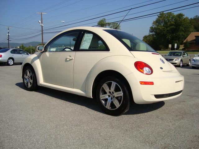 Volkswagen New Beetle 2006 photo 2