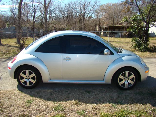 Volkswagen New Beetle 2006 photo 1