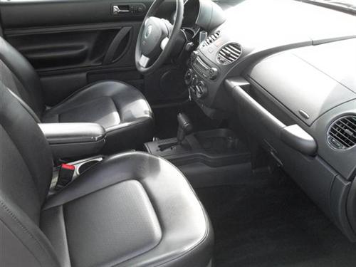 Volkswagen New Beetle 2006 photo 2