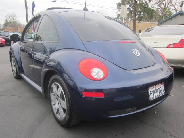 Volkswagen New Beetle 2006 photo 2