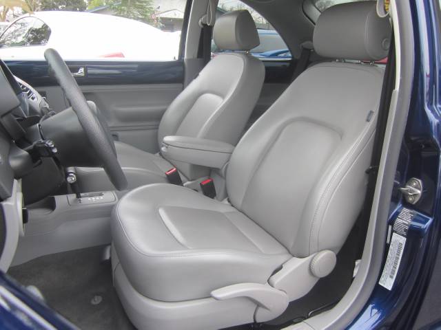 Volkswagen New Beetle 2006 photo 4