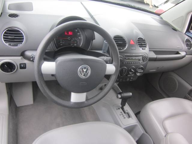 Volkswagen New Beetle 2006 photo 5
